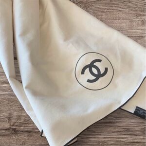 Chanel Beauty Throw With Pouch New in Box